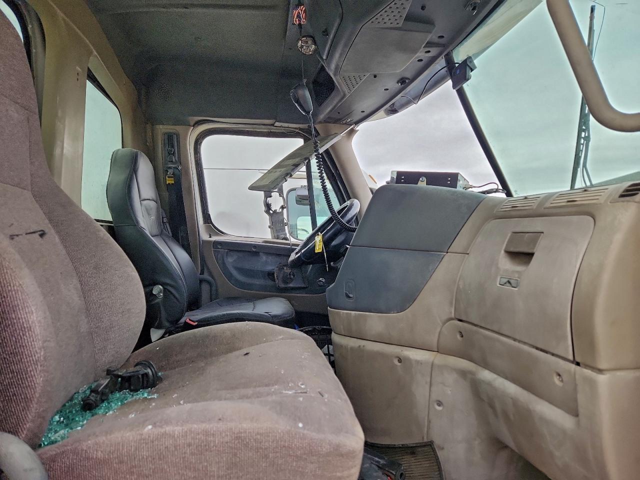 2017 Freightliner Cascadia 125 Semi Truck