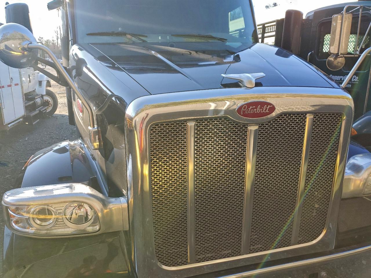 2019 Peterbilt 567 Semi Truck