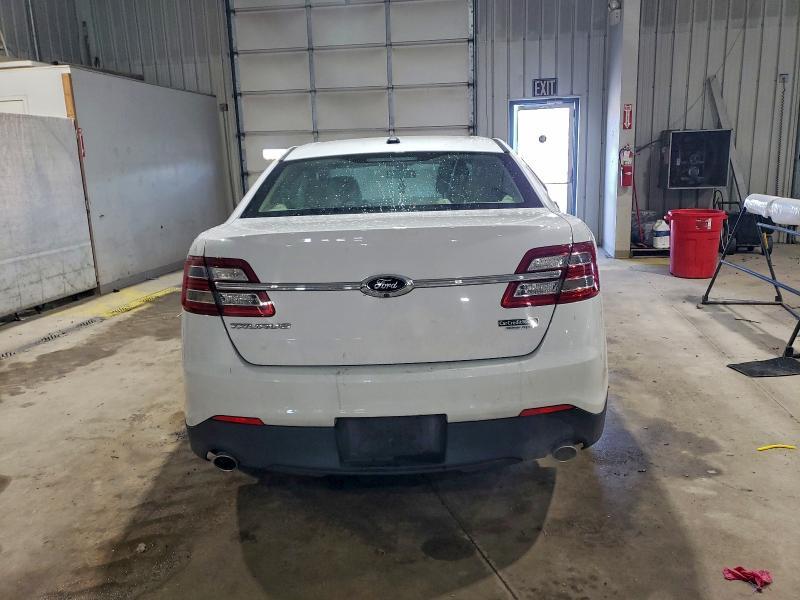 2015 Ford Taurus se