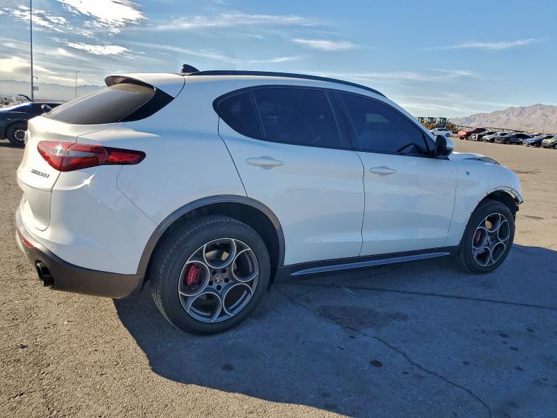 2022 Alfa Romeo Stelvio ti