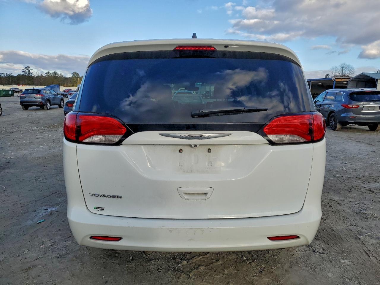 2021 Chrysler Voyager lxi