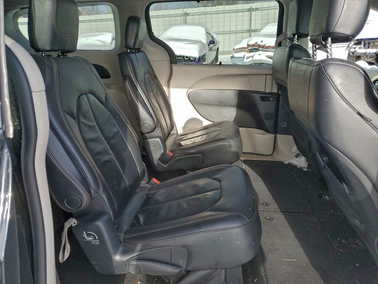 2017 Chrysler Pacifica Touring l
