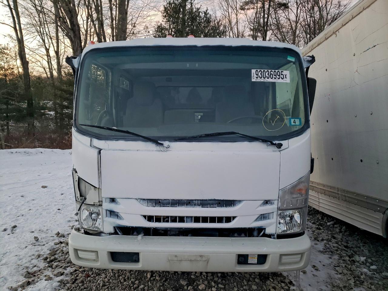 2022 Isuzu NRR Truck Cab AND Chassis