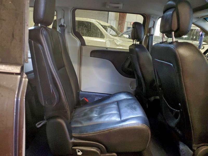 2016 Chrysler Town & Country Touring l