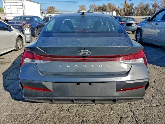 2025 Hyundai Elantra se
