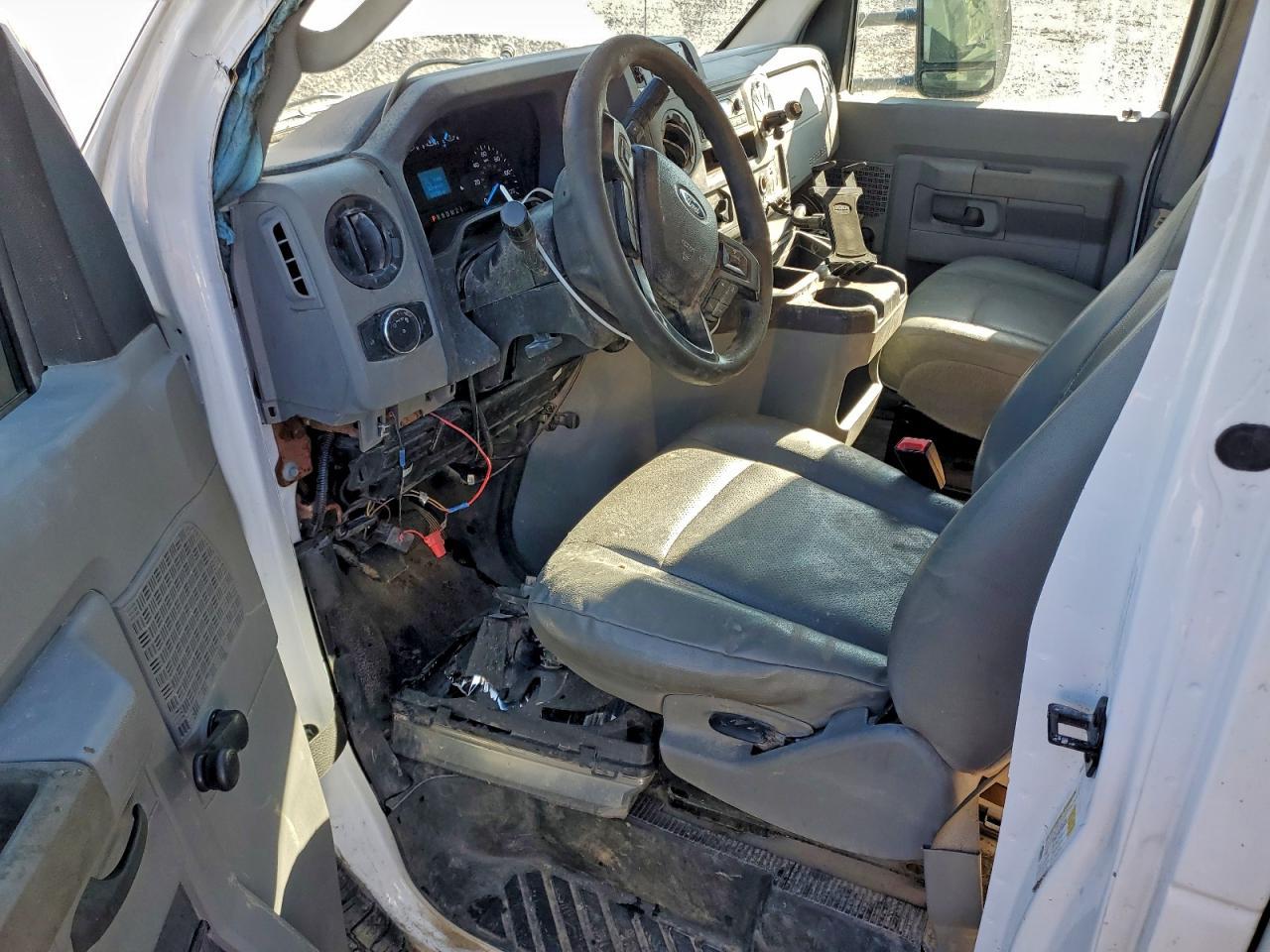 2021 Ford Econoline E350 Super Duty Cutaway Van