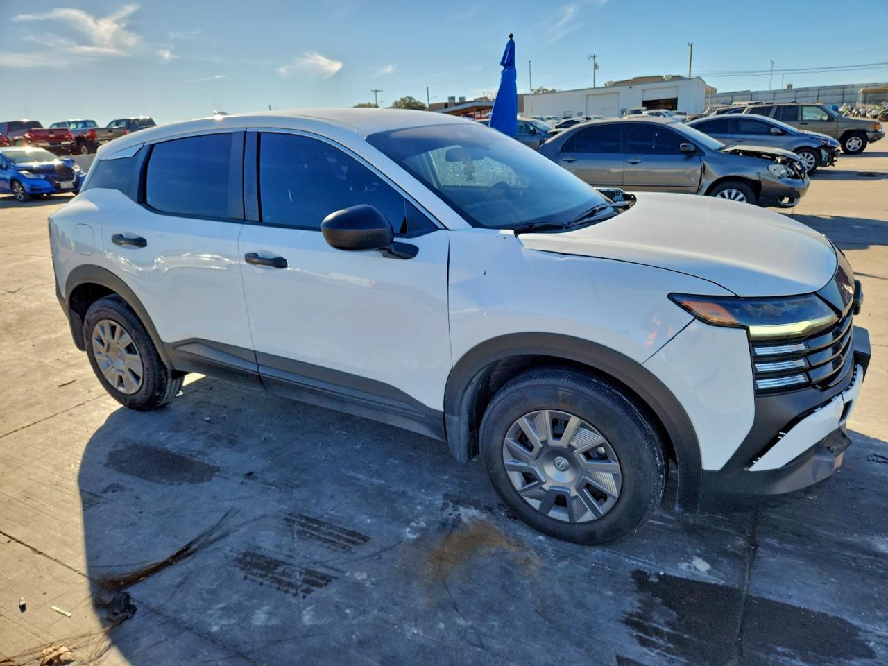 2025 Nissan Kicks s