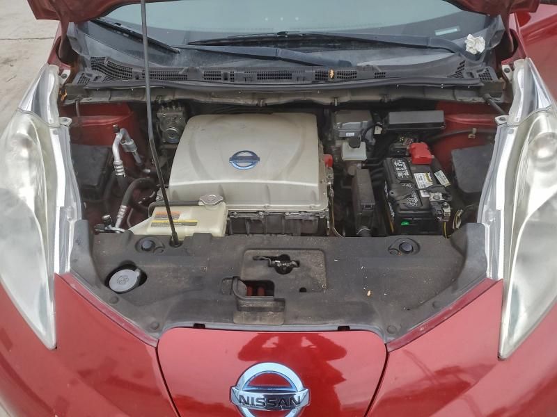 2015 Nissan Leaf s (red)