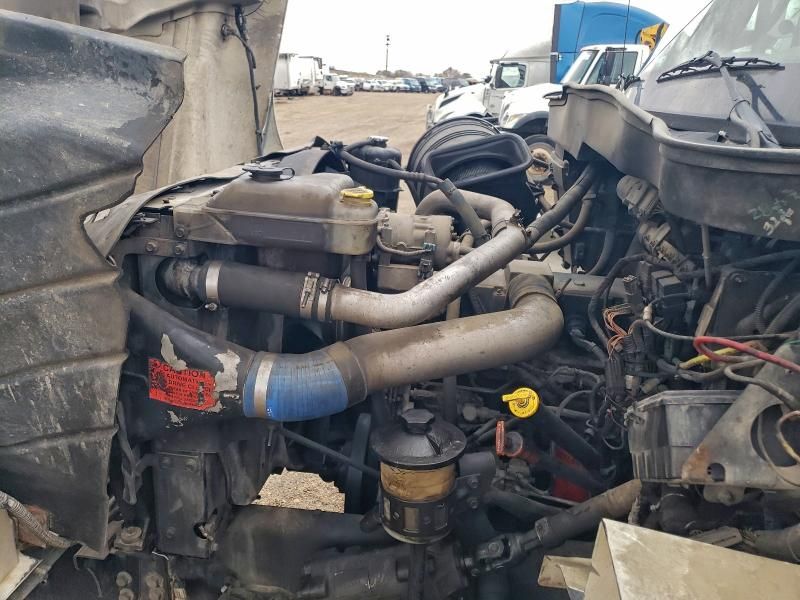 2004 International 7400 Refuse Truck