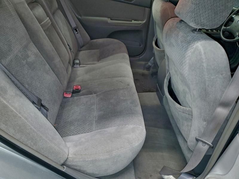 2004 Toyota Camry le