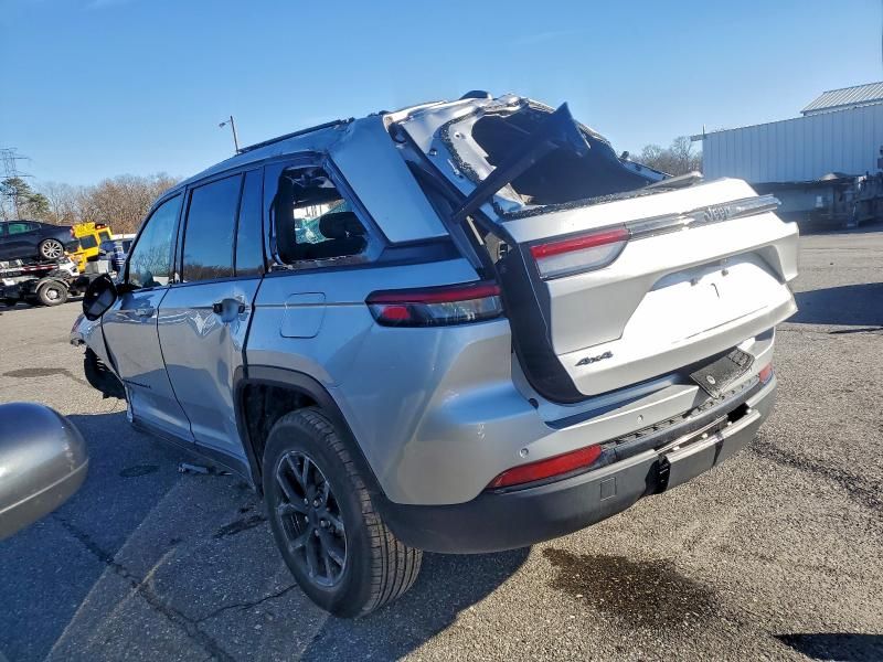 2025 Jeep Grand Cherokee Laredo