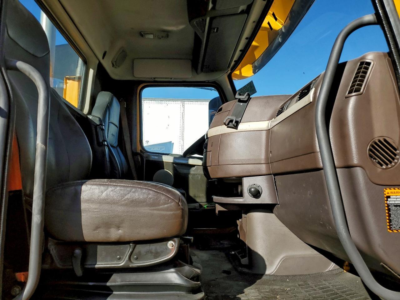 2016 Volvo VNL Semi Truck