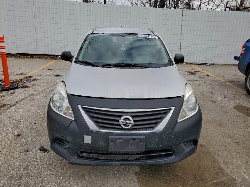 2013 Nissan Versa s