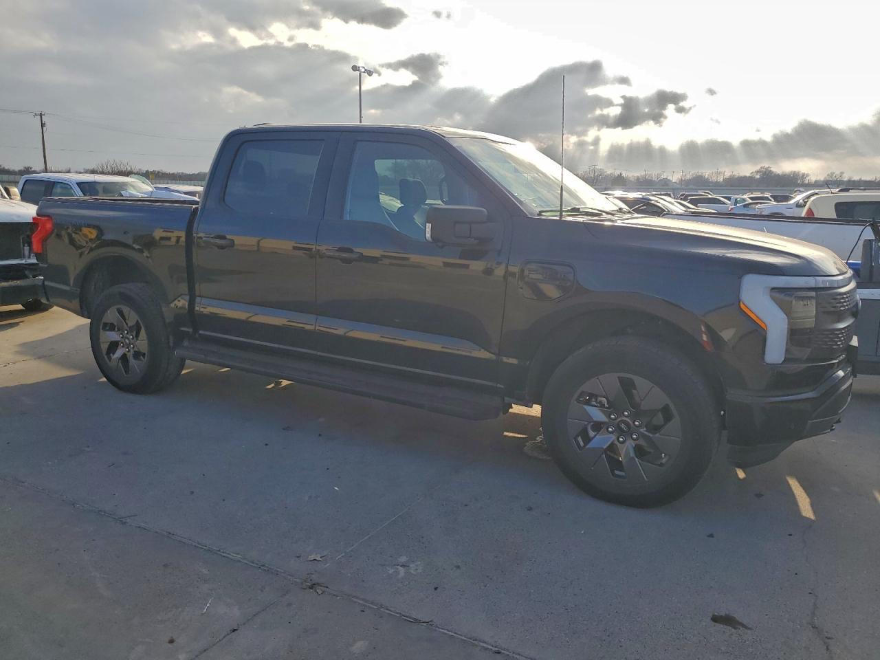 2023 Ford F150 Lightning pro