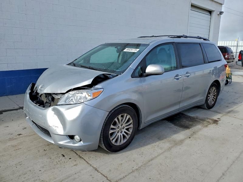 2015 Toyota Sienna xle