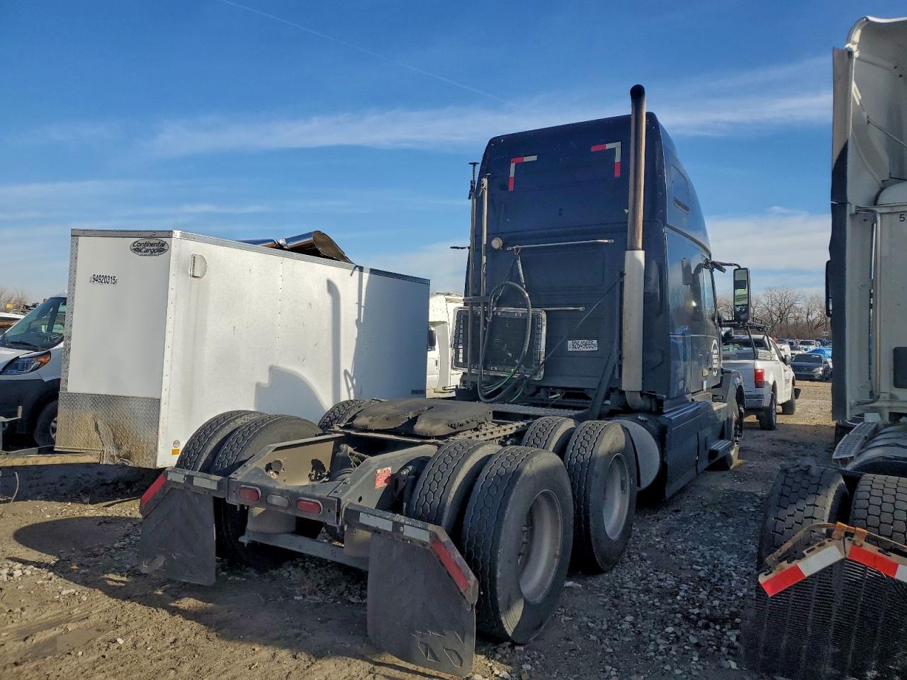 2014 Volvo VNL Semi Truck