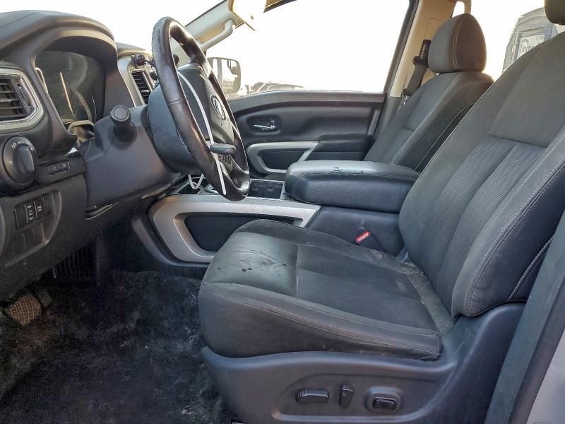 2018 Nissan Titan sv