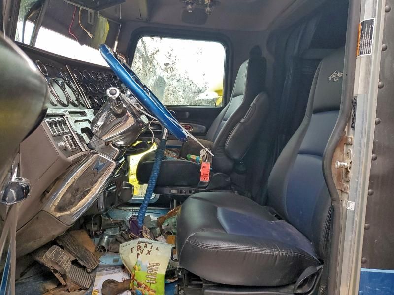 2011 Peterbilt 389 Semi Truck