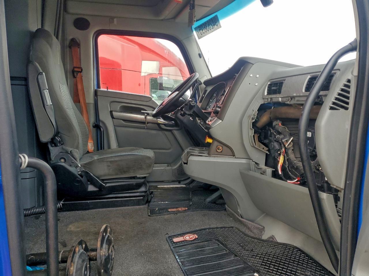 2018 Kenworth T680 Semi Truck