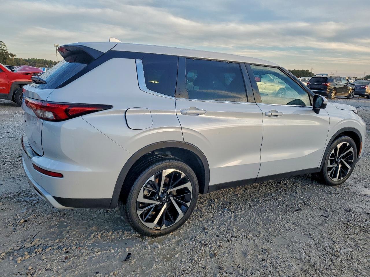 2023 Mitsubishi Outlander se