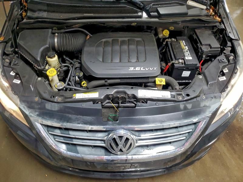 2011 Volkswagen Routan sel