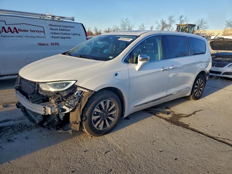 2022 Chrysler Pacifica Hybrid Limited