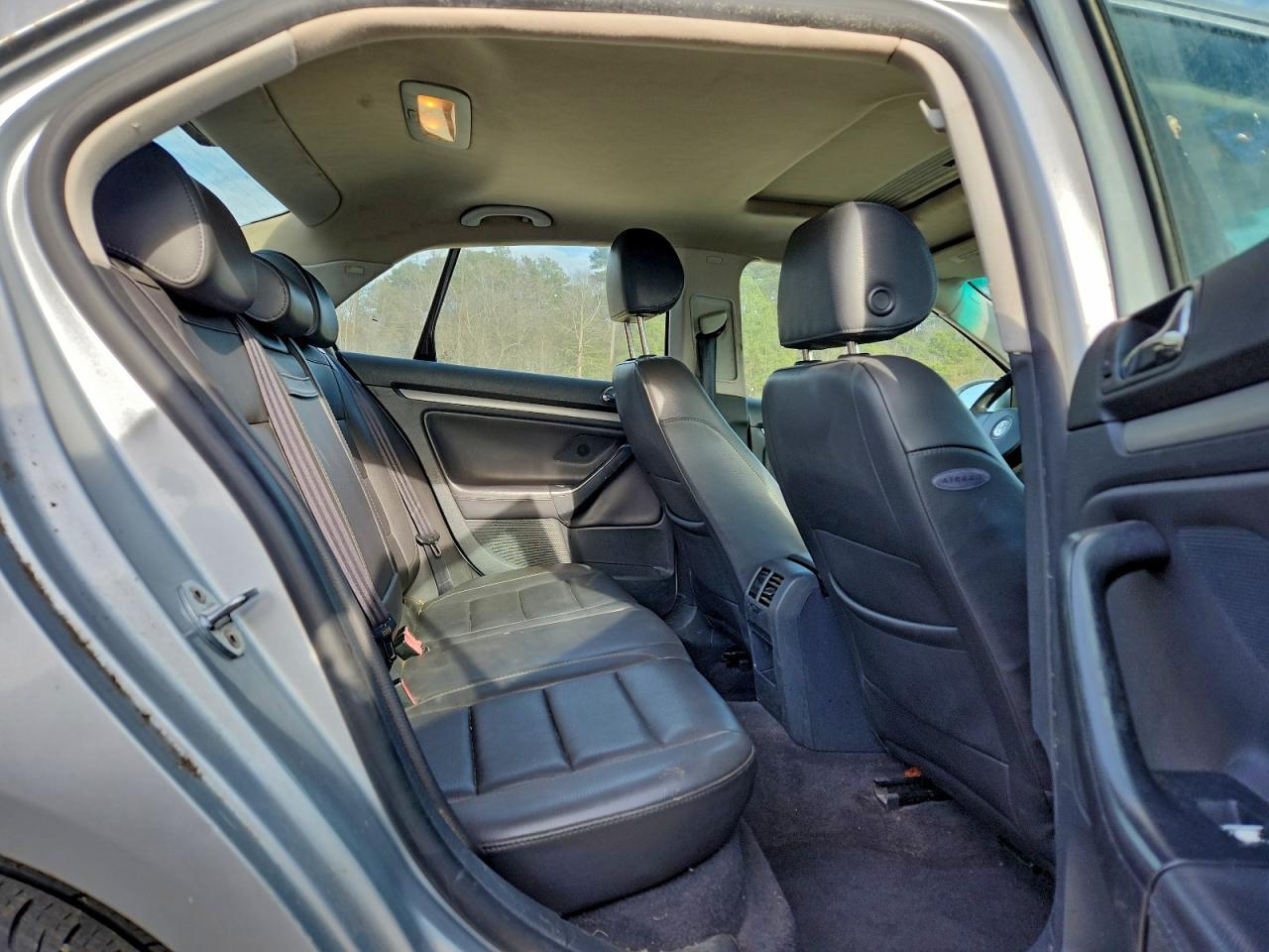 2005 Volkswagen New Jetta 2.5l Option Package 1