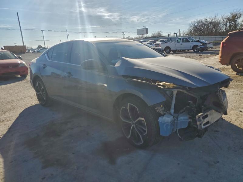 2023 Nissan Altima sr