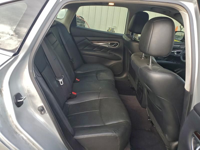 2016 Infiniti Q70 3.7