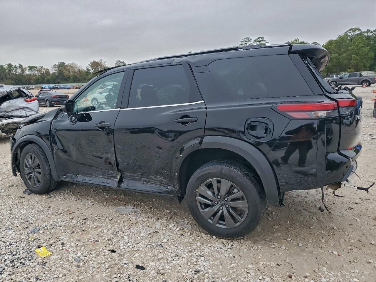 2024 Nissan Pathfinder sv