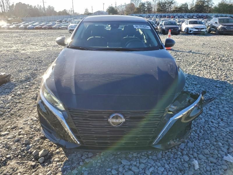 2024 Nissan Altima sv