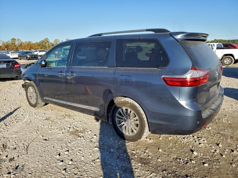 2017 Toyota Sienna xle 8-passenger
