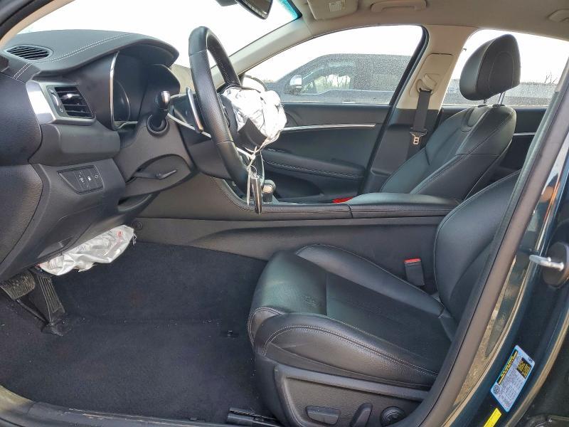 2022 Genesis G70 Base