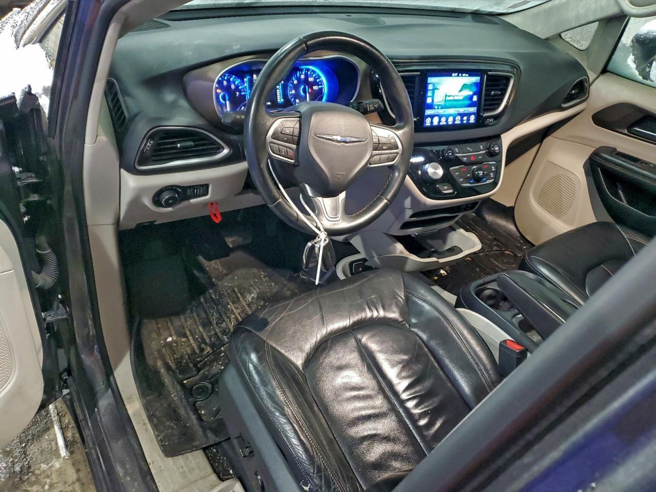 2017 Chrysler Pacifica Touring l