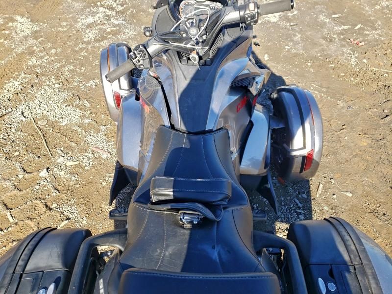 2013 Can-Am Spyder Roadster ST