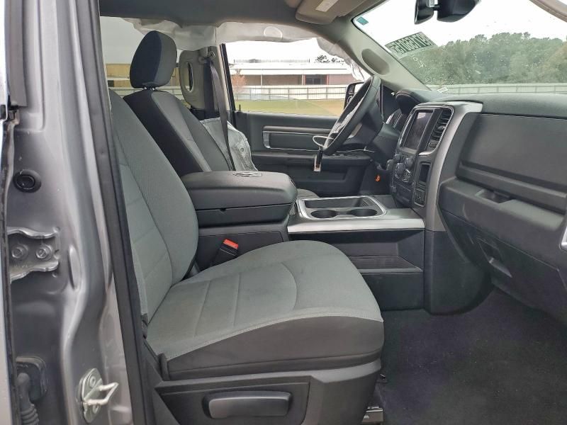 2023 Dodge Ram 1500 Classic slt