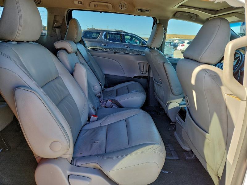 2016 Toyota Sienna xle 8-passenger