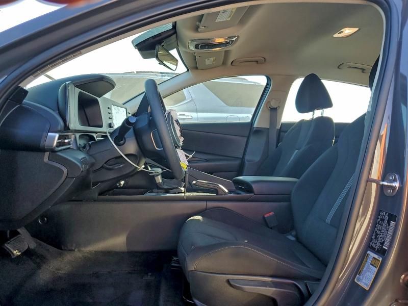 2025 Hyundai Elantra se