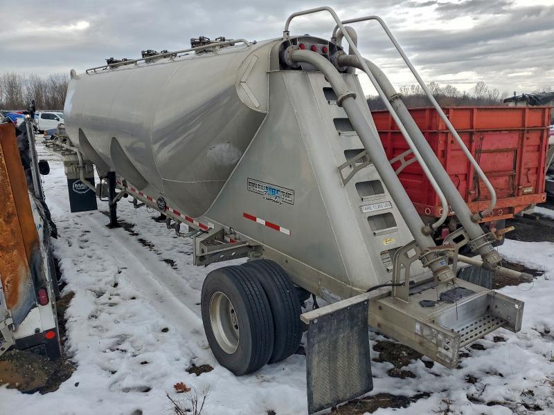 2012 MAC Pneumatic DRY Bulk Trailer