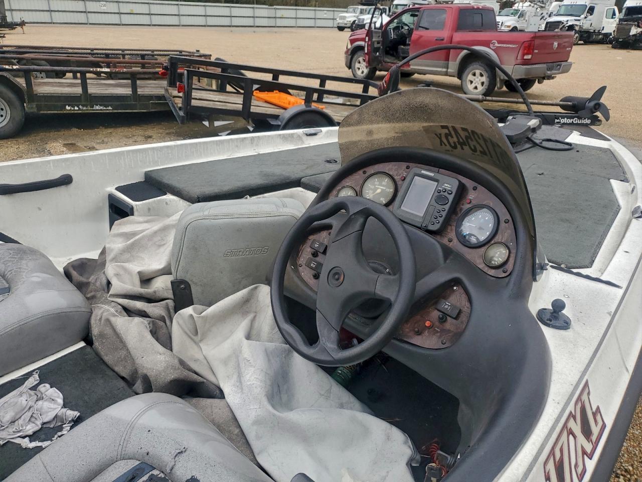 2003 Stratos Boat