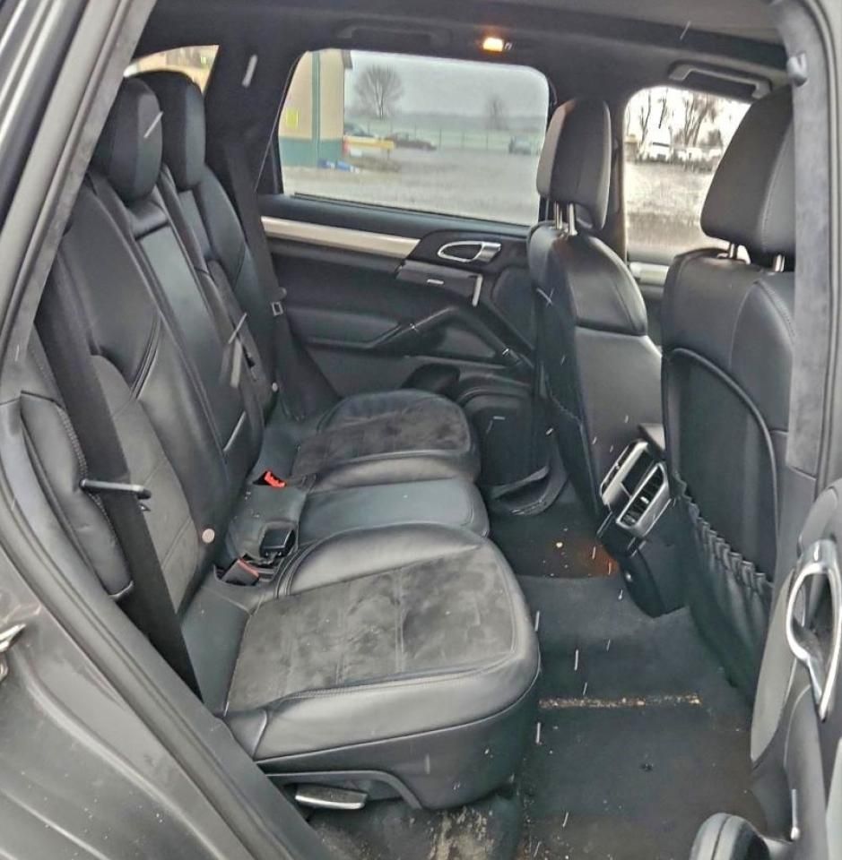 2013 Porsche Cayenne gts