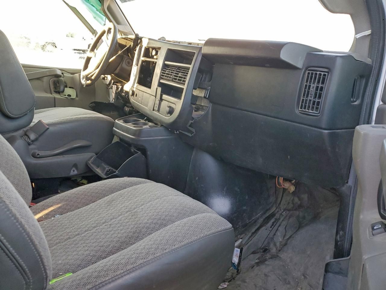 2017 GMC Savana G2500 Delivery Van