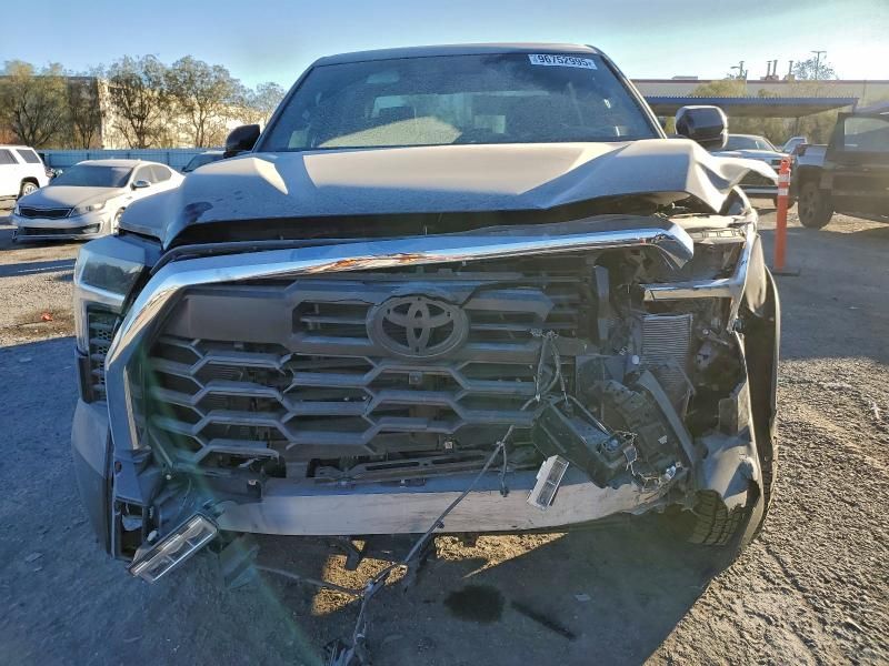 2025 Toyota Tundra Crewmax sr