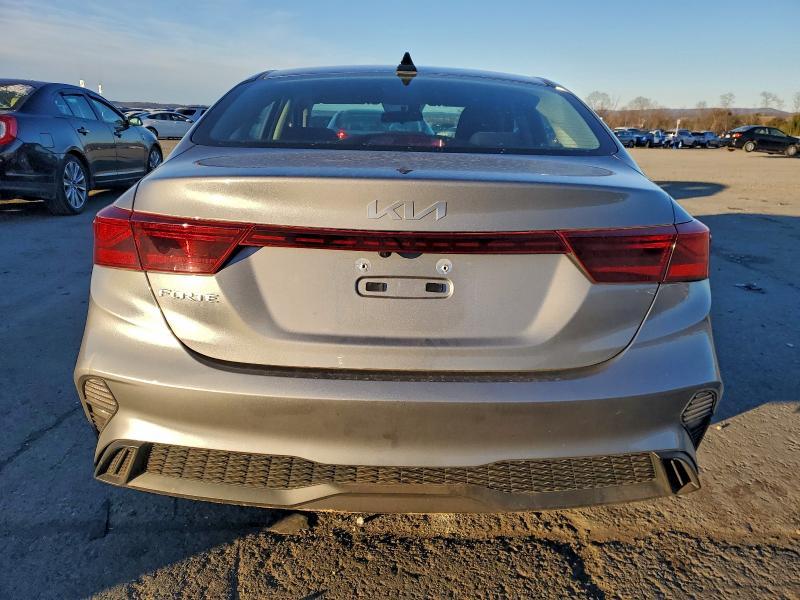 2023 KIA Forte lx