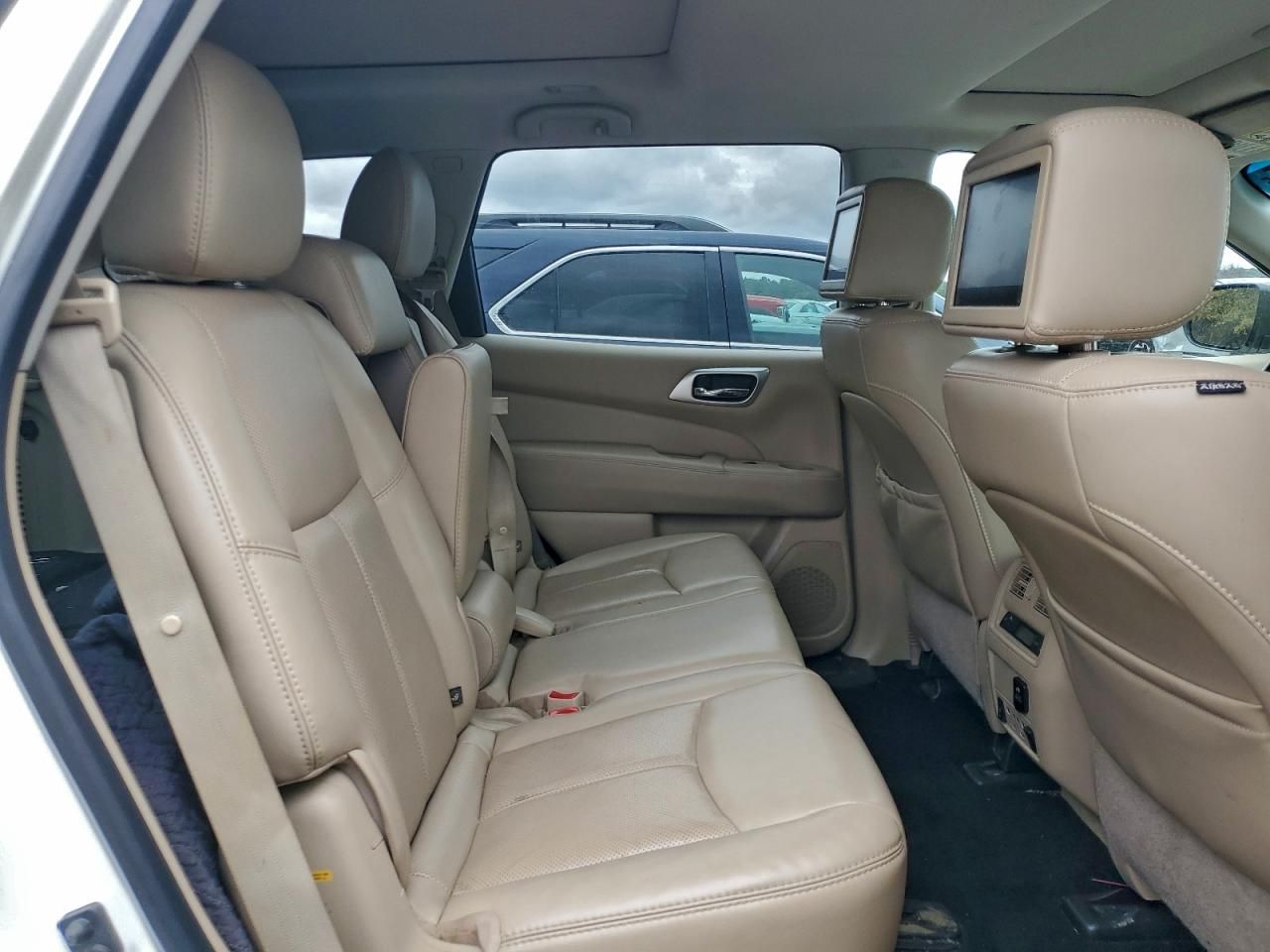 2017 Nissan Pathfinder s