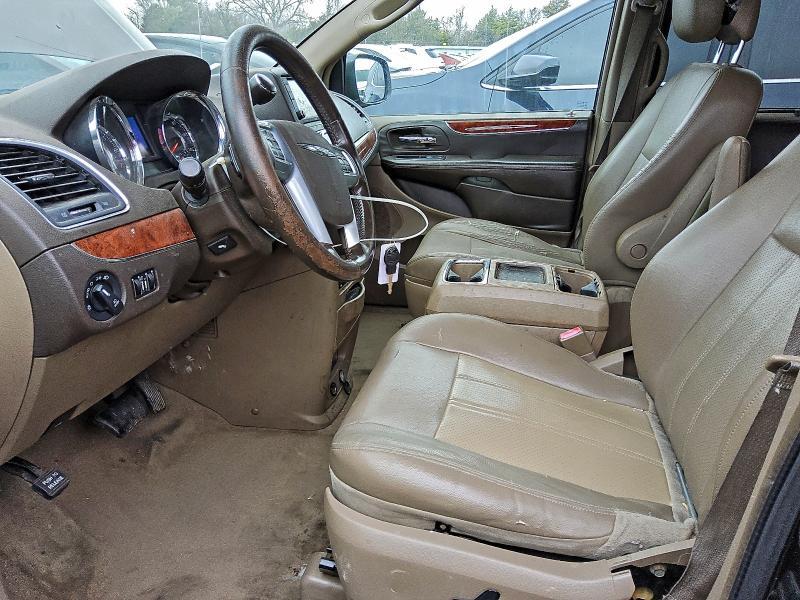 2013 Chrysler Town & Country Touring l