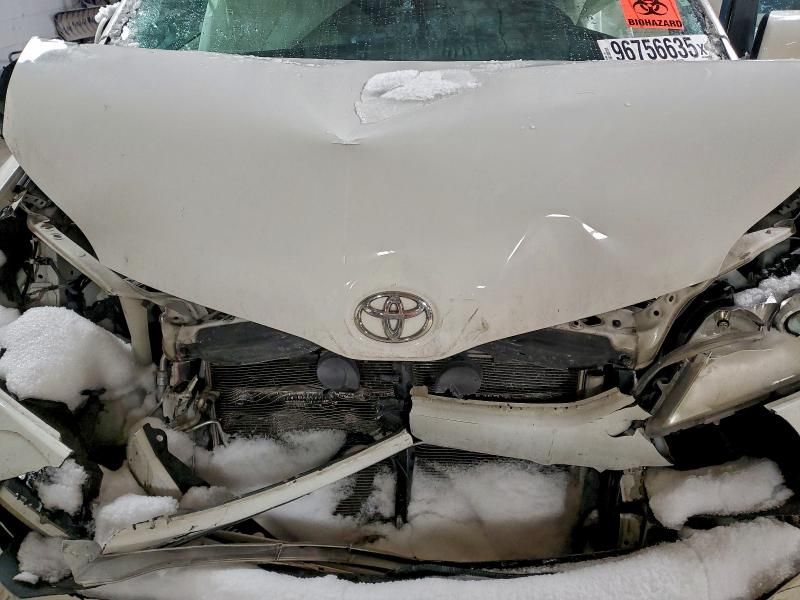 2016 Toyota Sienna le