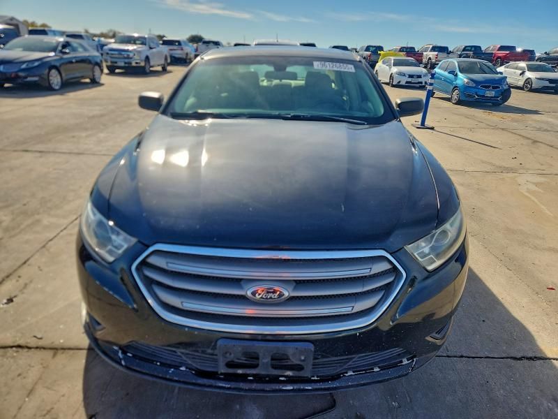 2015 Ford Taurus se