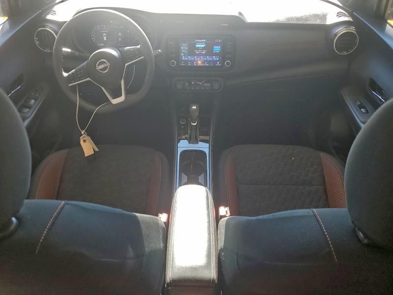 2023 Nissan Kicks sr