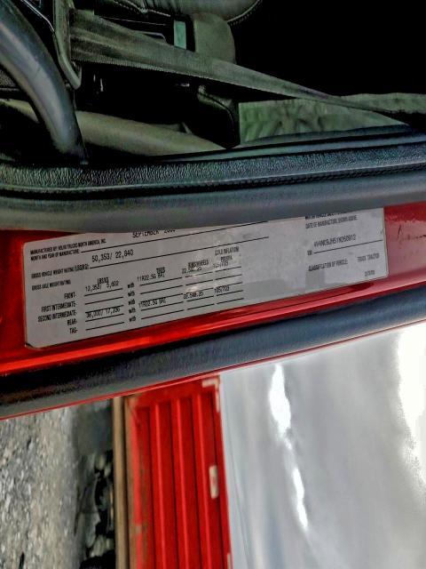 2001 Volvo VNL Semi Truck